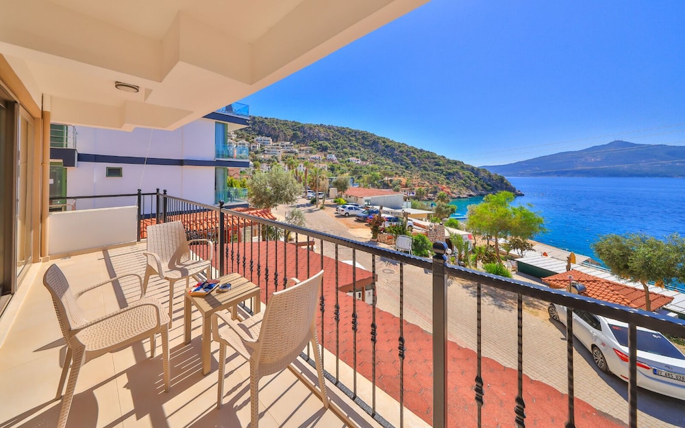 Kuluhana Hotel 42/50