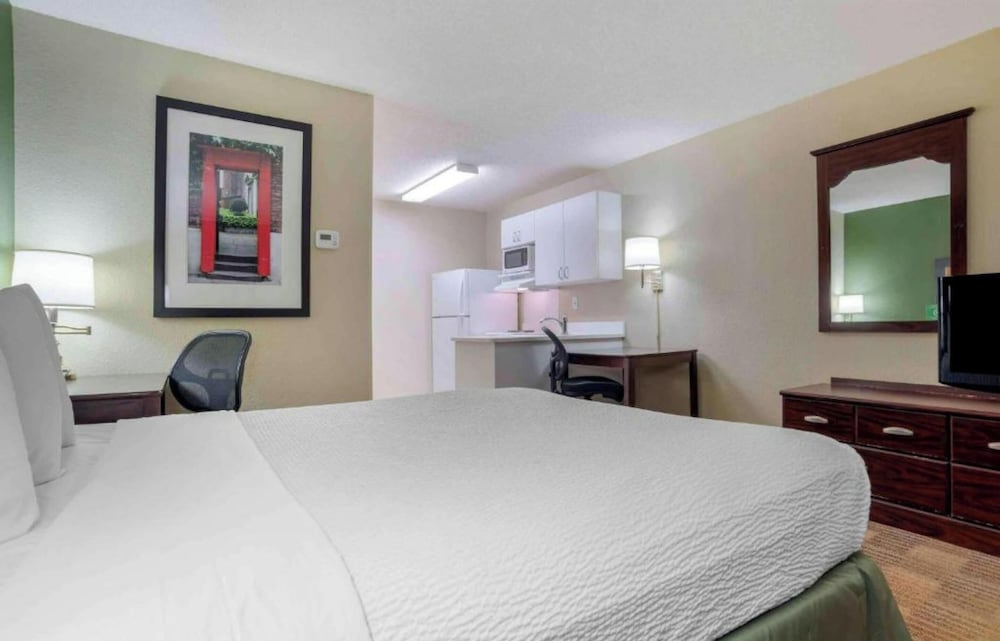 2 Full Beds - Non-Smoking, Kitchen (do not use)