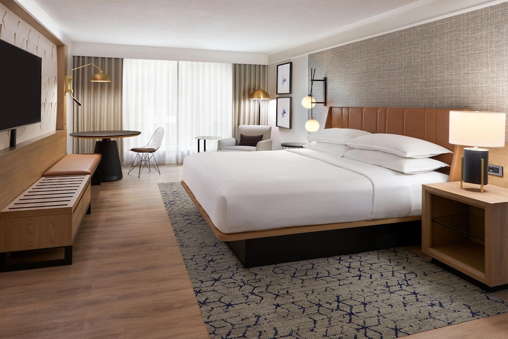 Sheraton Gateway Hotel in Toronto International Airport 8/30