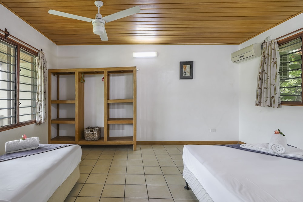 Beachfront Resort 13/50