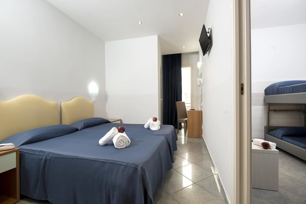 Hotel Scarlet 7/47