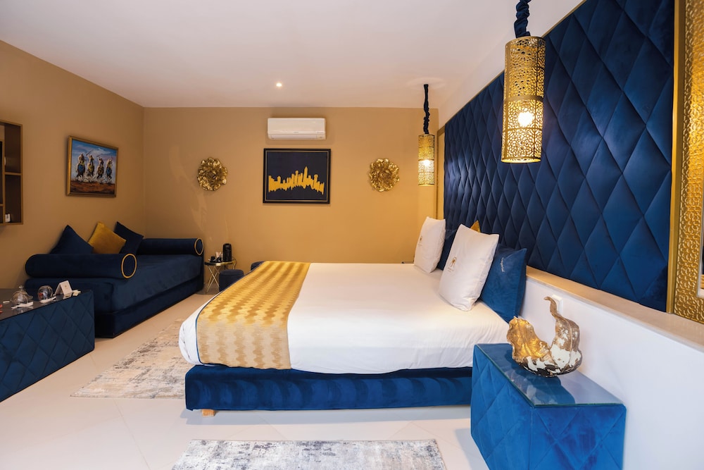 Imperial, Deluxe, Suite, King Bed, 2 Sofa, Pool Access