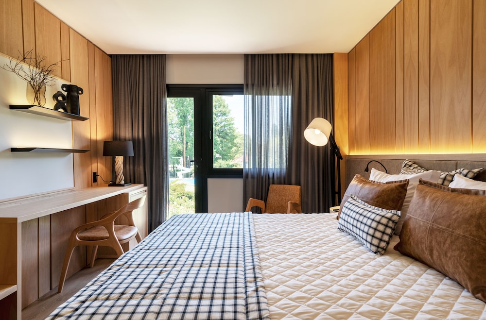 Super, Luxury, 1 Double and 1 Single Bed