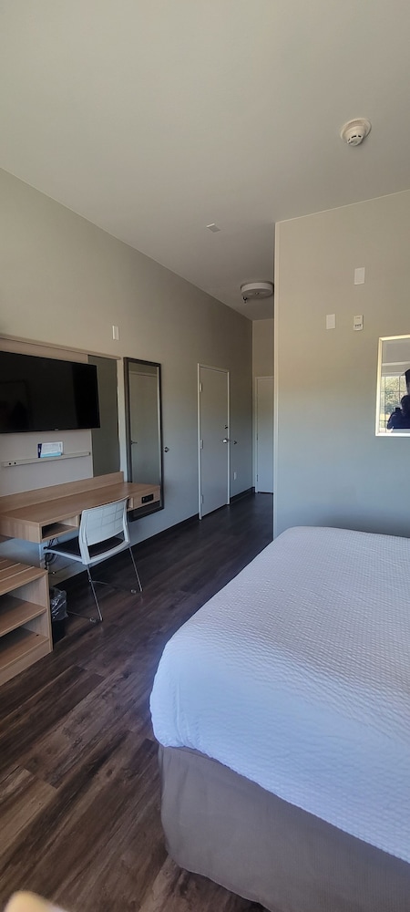 Microtel Inn and Suites By Wyndham Fountain North 15/44