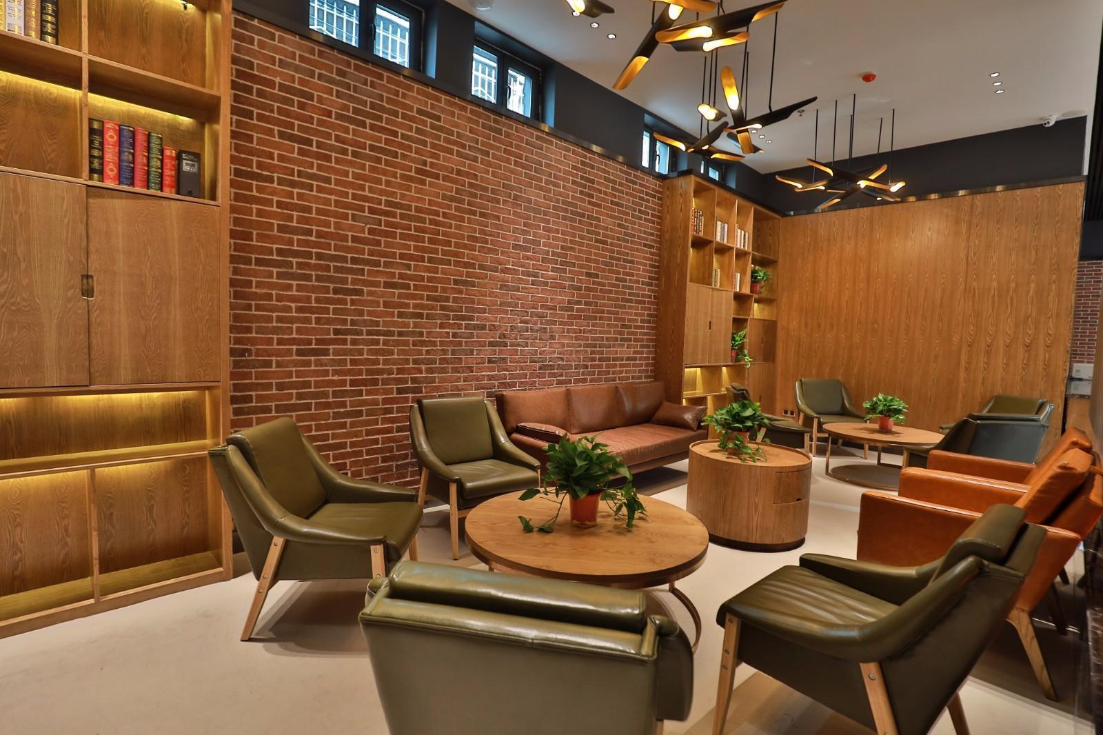 James Joyce Coffetel (Lanzhou Railway Station) 24/42