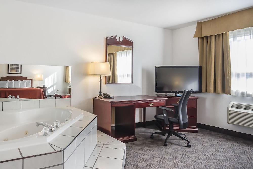 Quality Hotel & Conference Centre Fort McMurray 35/41