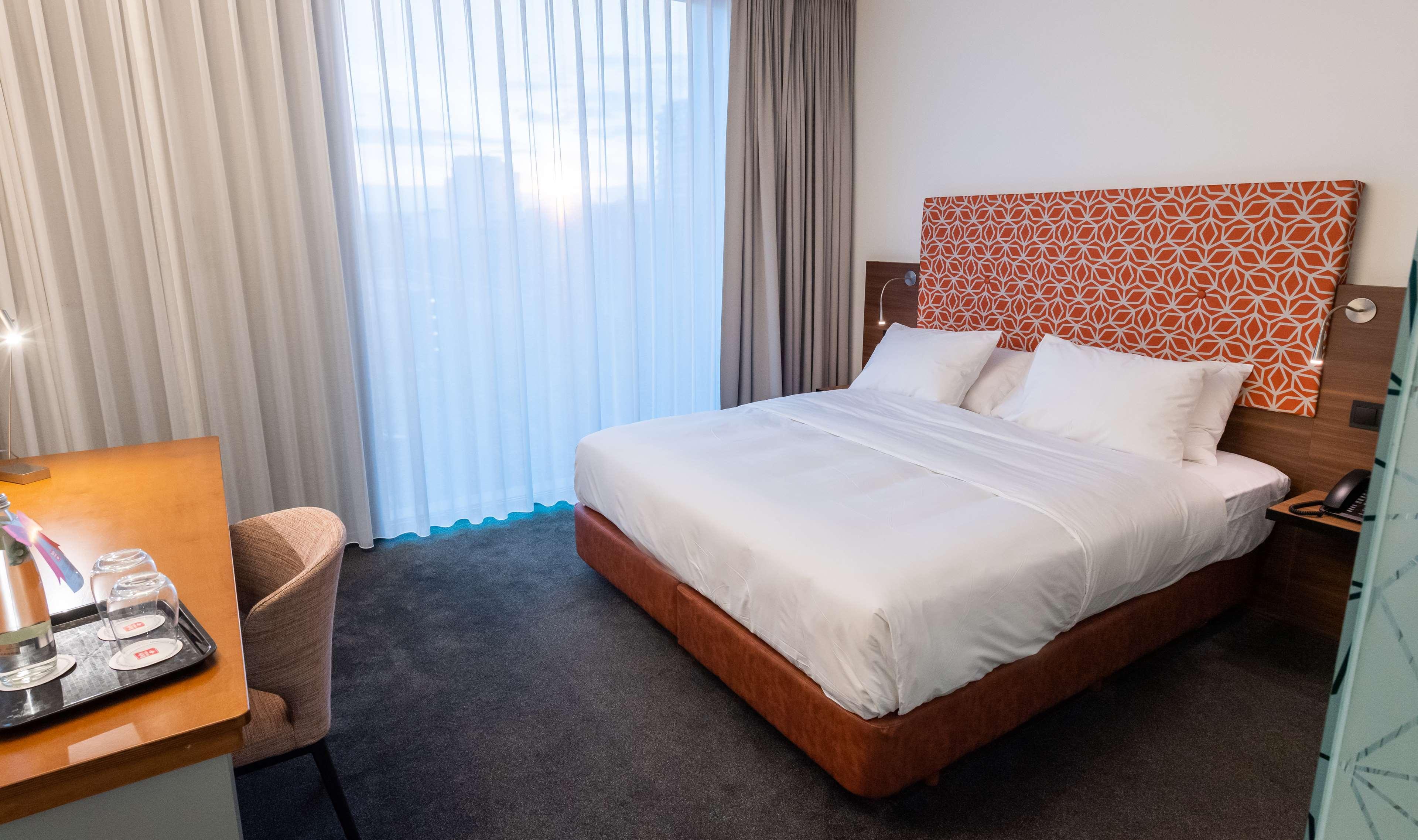 1 BEDROOM, SUITE, KING BED