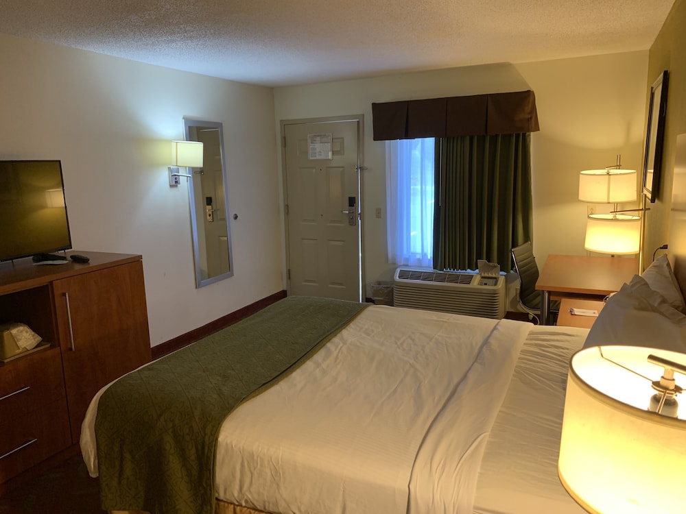 Baymont by Wyndham Cave City 12/25