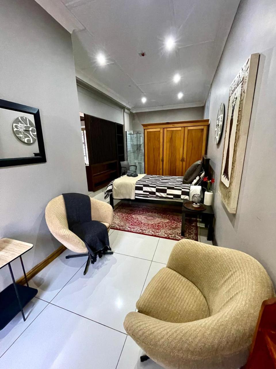 Potch Manor 35/49