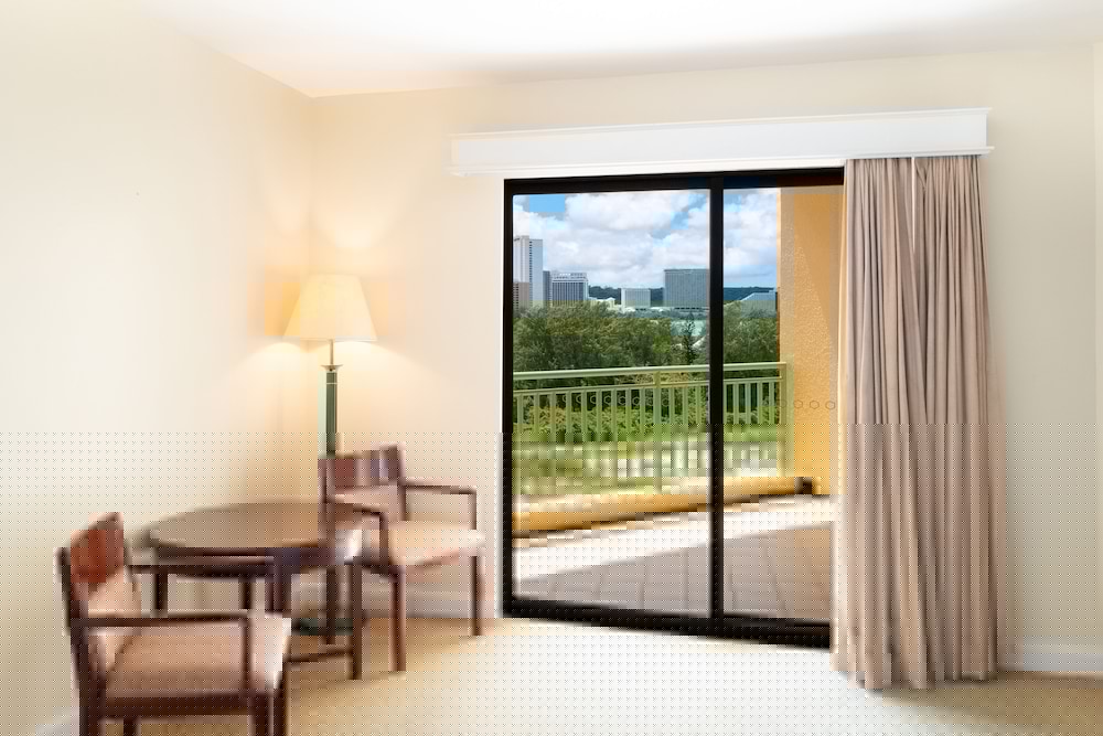 Holiday Resort And Spa Guam 58/86