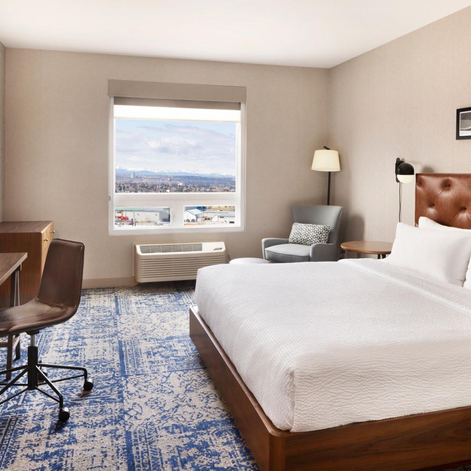 Room at Four Points by Sheraton Calgary Airport, CALGARY