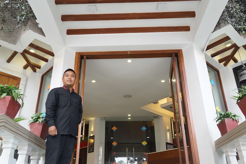 Marcopolo Business Hotel 5/50