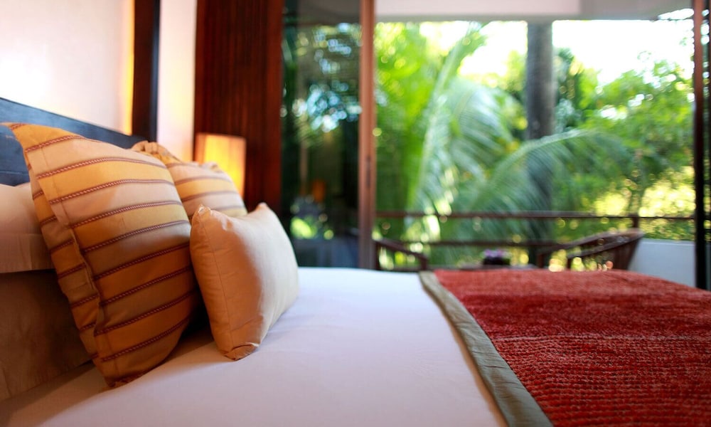 SAFARI BEACH HOTEL 26/48