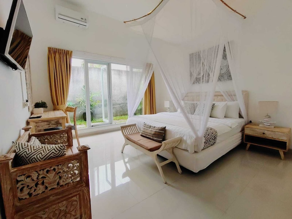 Villa Putih Berawa 15/50