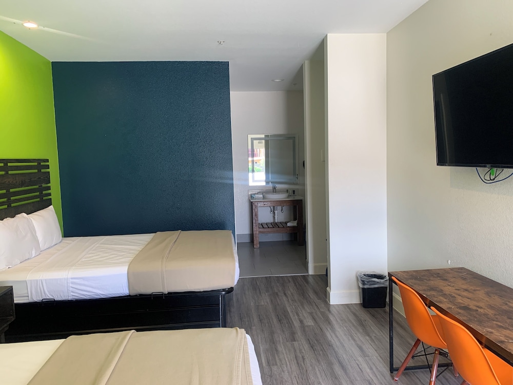 ROOM, 2 QUEEN BEDS
