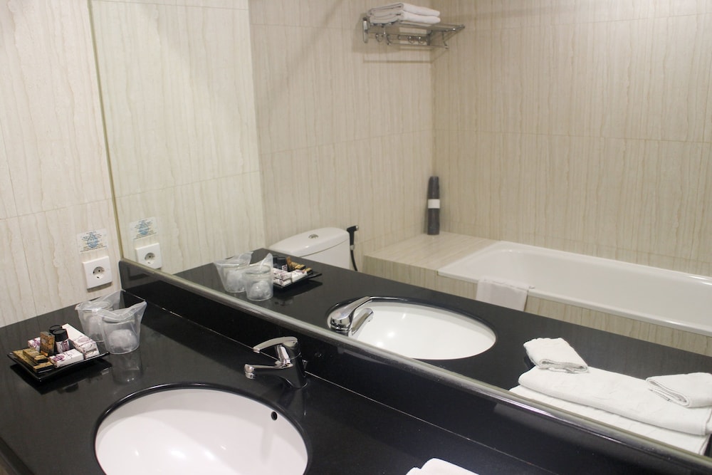 Narita Hotel Tangerang 33/33