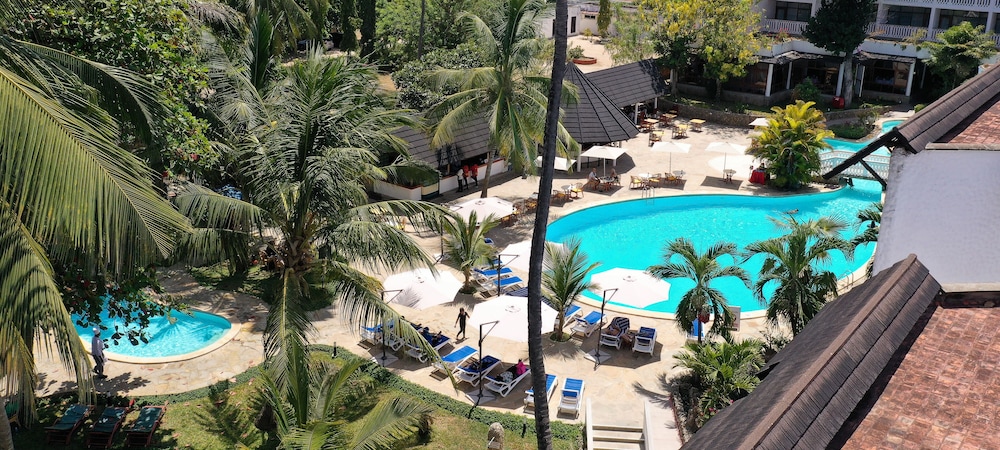 Travellers Beach Hotel and Club 42/50