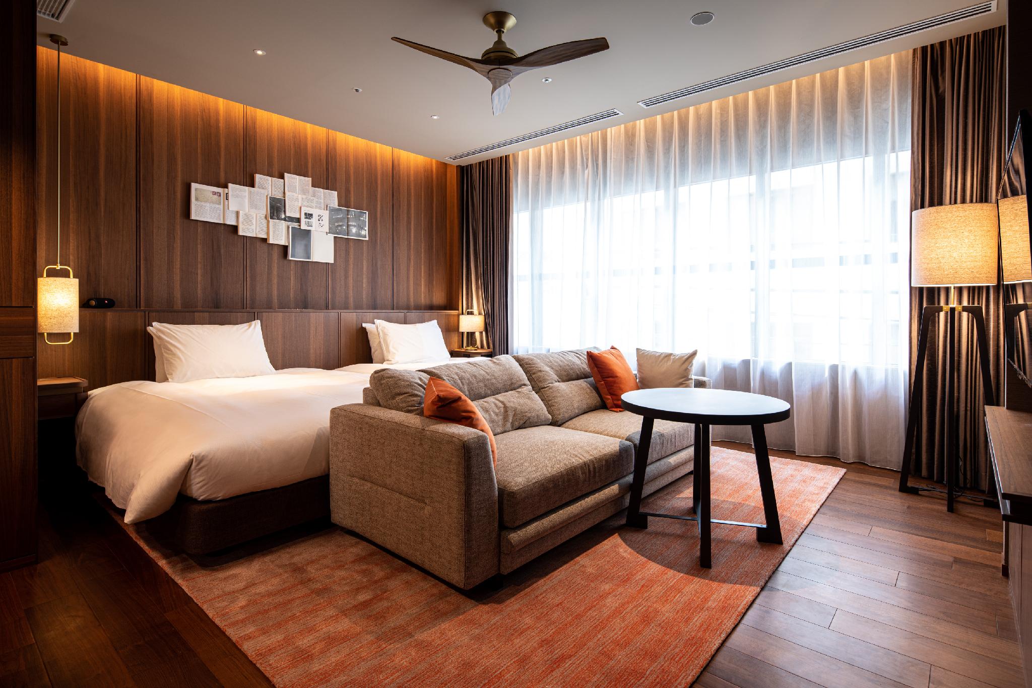 Episode 5, Club Lounge Access, Club Floor