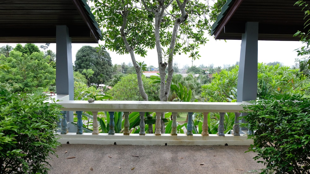 Khaolak Hillside Villa 12/19