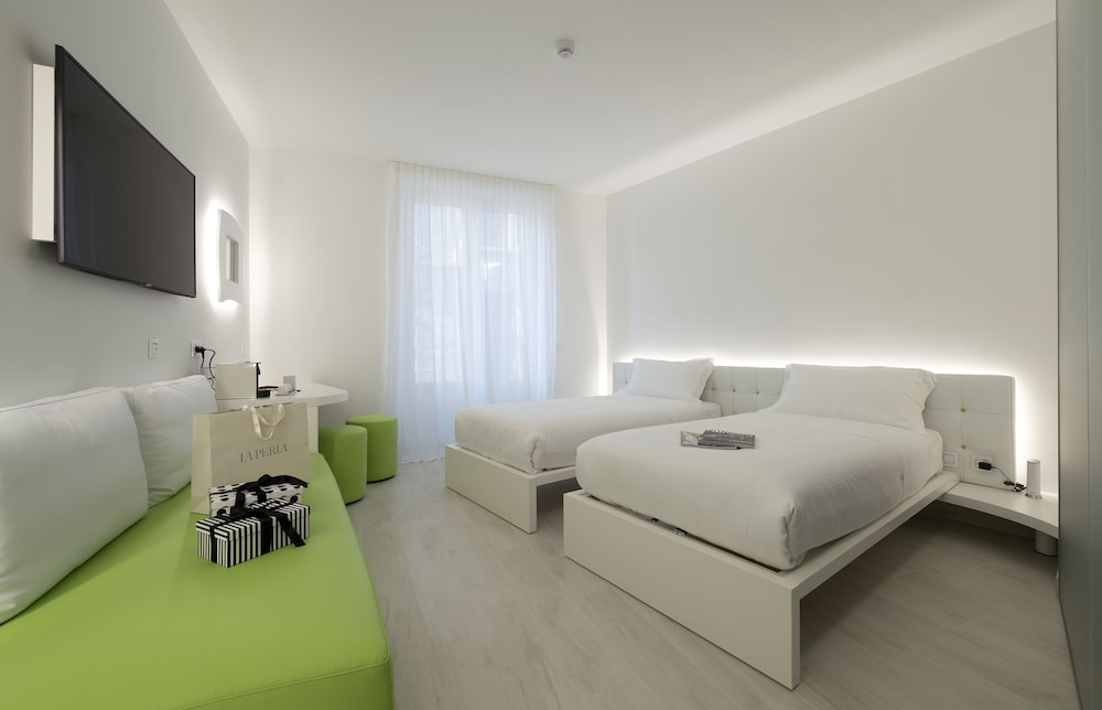 DELUXE, TWIN BEDS