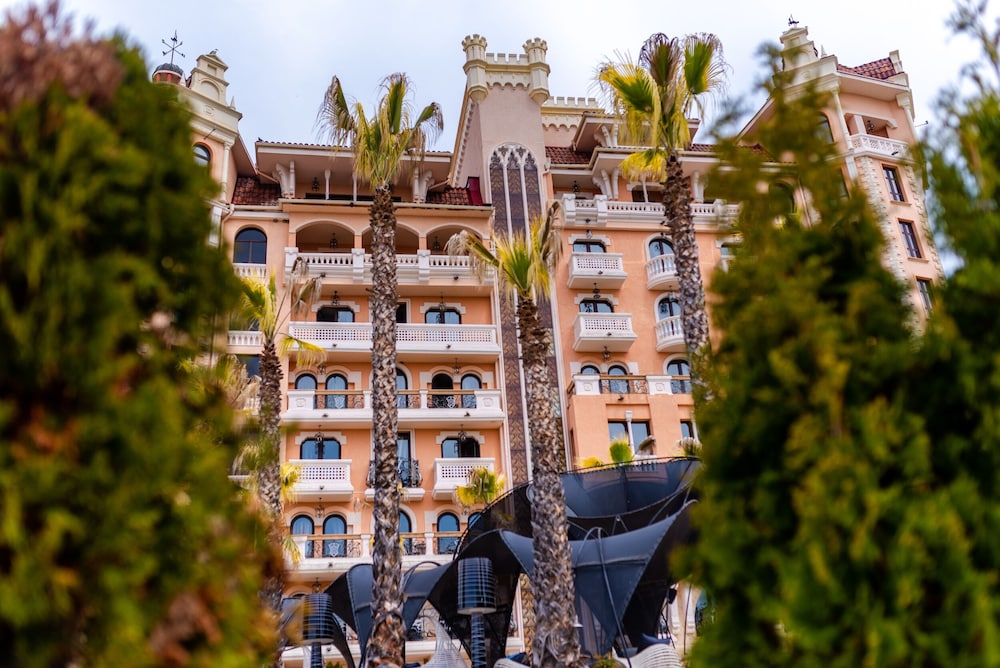 Royal Castle Design and Spa Hotel 1/50
