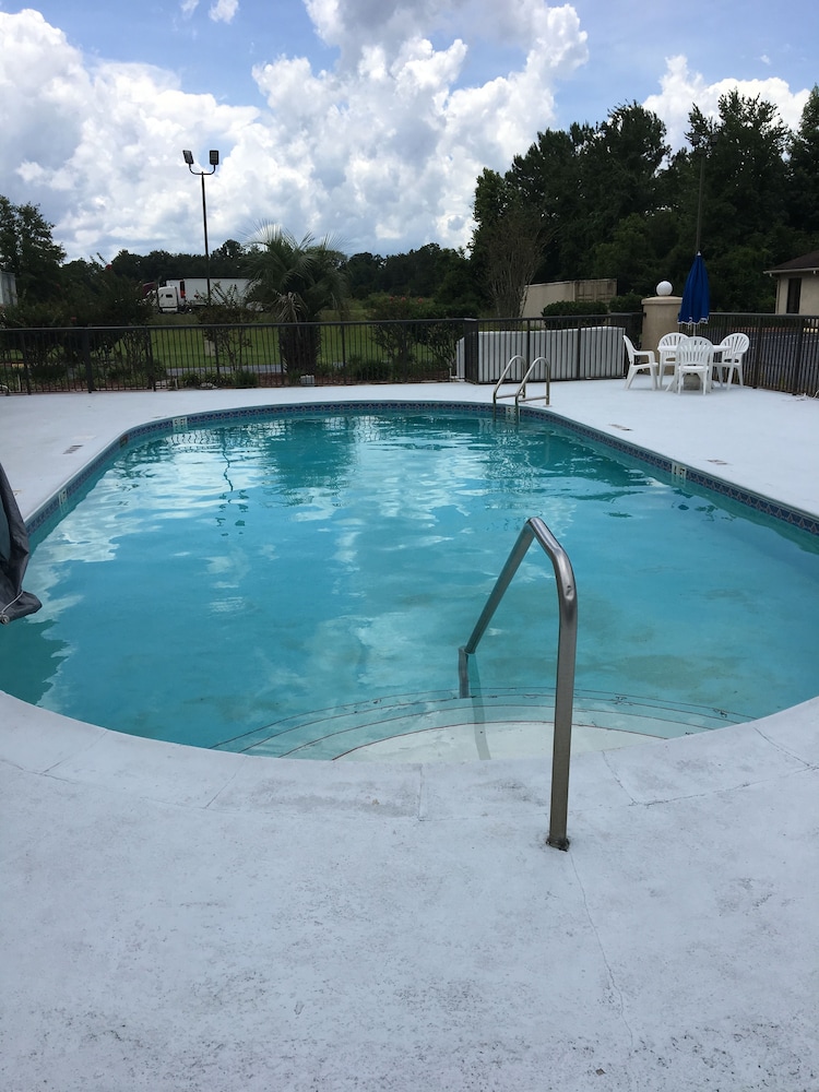 Days Inn By Wyndham Lake City I-10 25/35