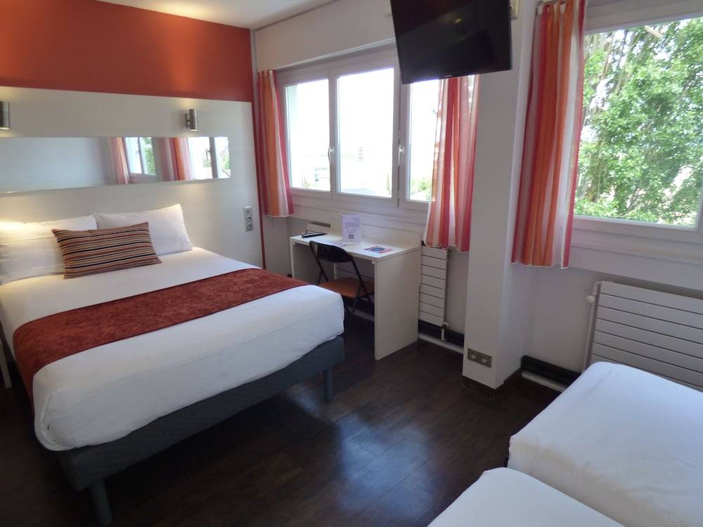 غرفة ثلاثية، Escatel Hotel 4/8