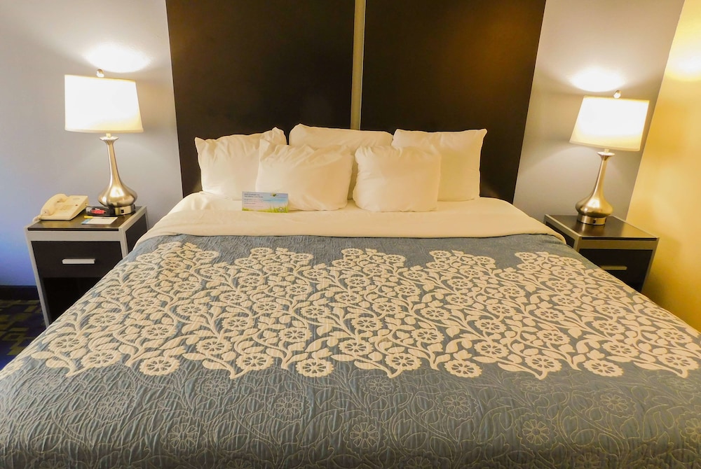 Days Inn & Suites by Wyndham Pocahontas 7/42