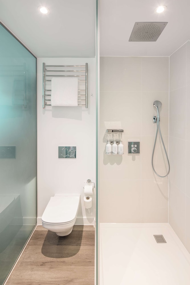 YOTEL London City, Select by Hilton 11/70