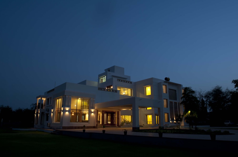 Lariya Resort 4/53