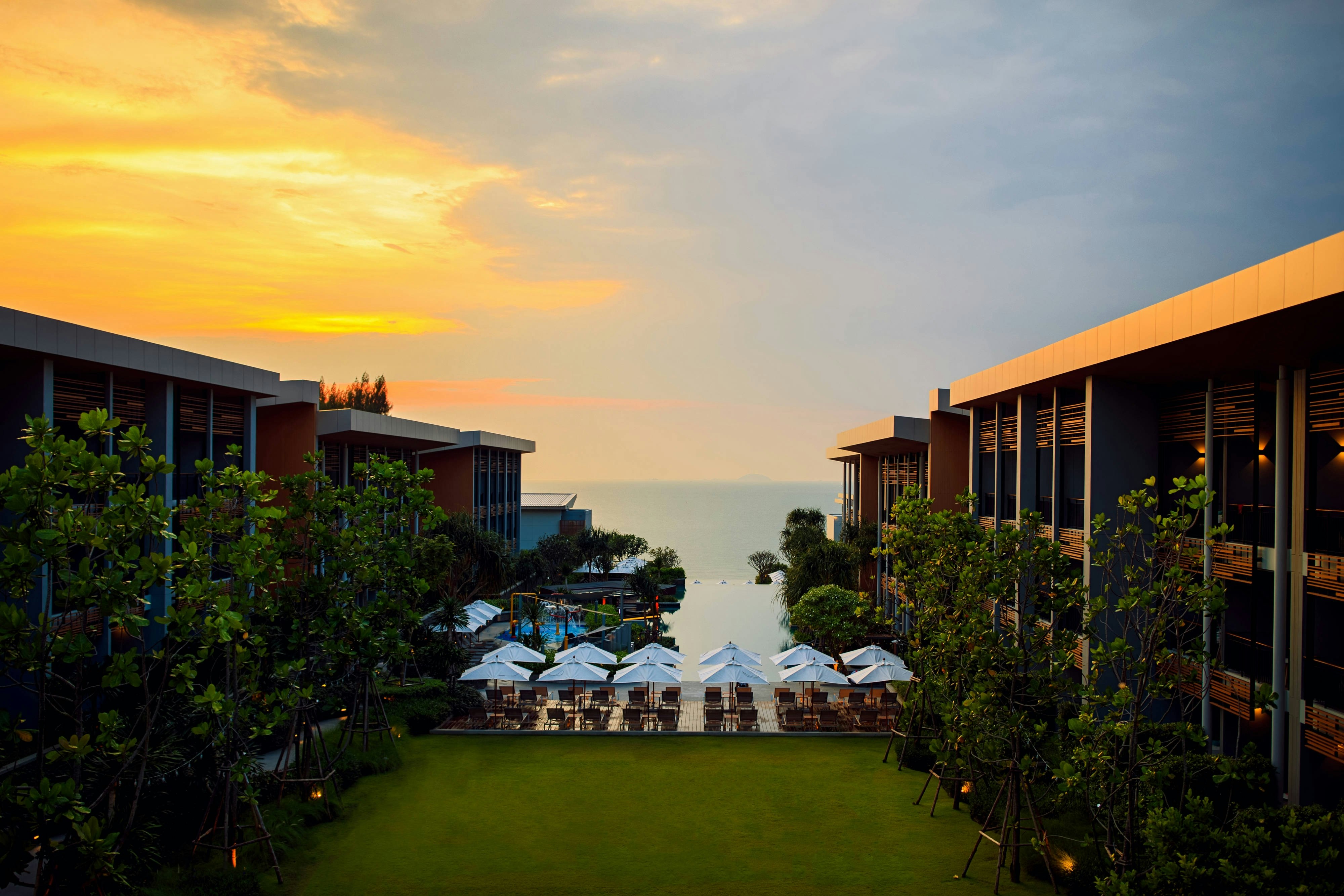 Renaissance Pattaya Resort Spa 69/74