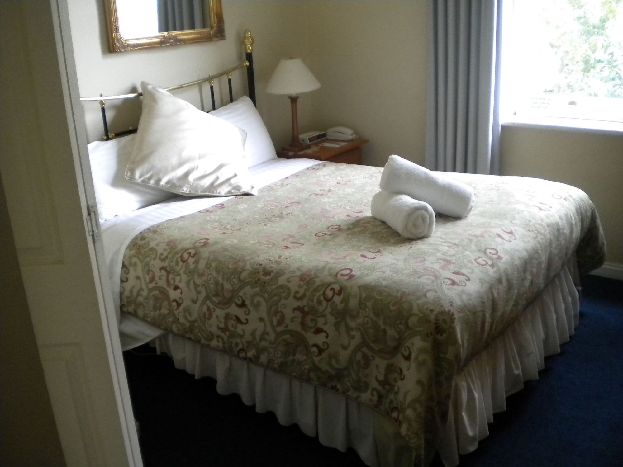 Petite, Double Bed