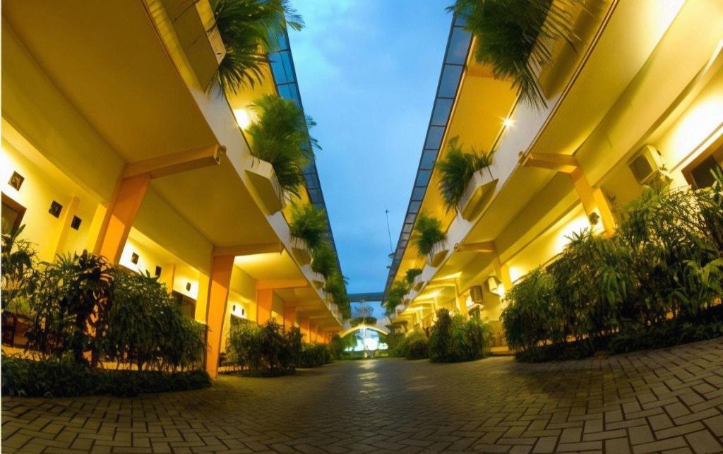 Puri Perdana Hotel & Convention Hall 47/57