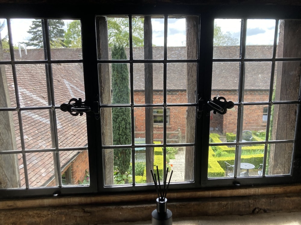 Old Downton Lodge 27/50