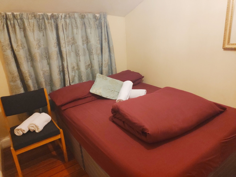 ROOM, DOUBLE BED, SHARED BATHROOM