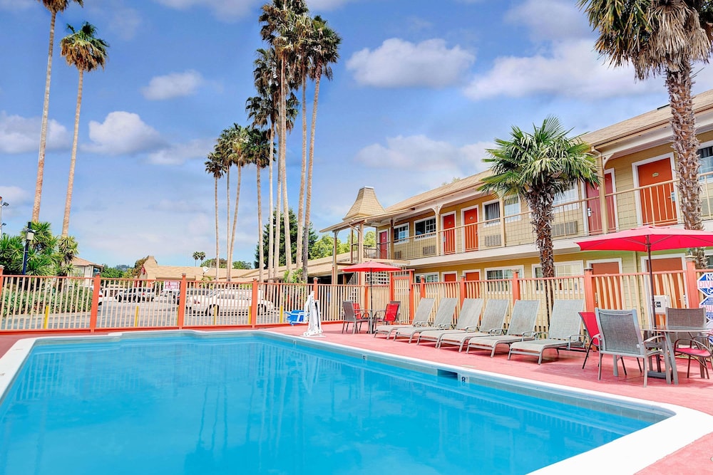 SureStay Hotel by Best Western Santa Cruz 4/54
