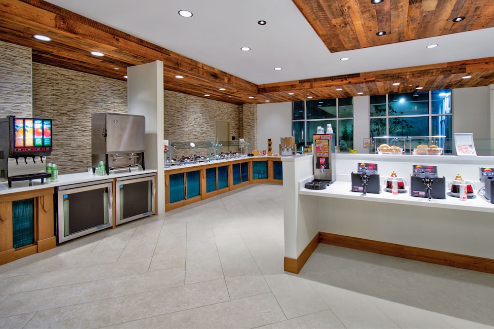 Fairfield Inn & Suites by Marriott Orlando at Flamingo Crossings Town Center 7/41
