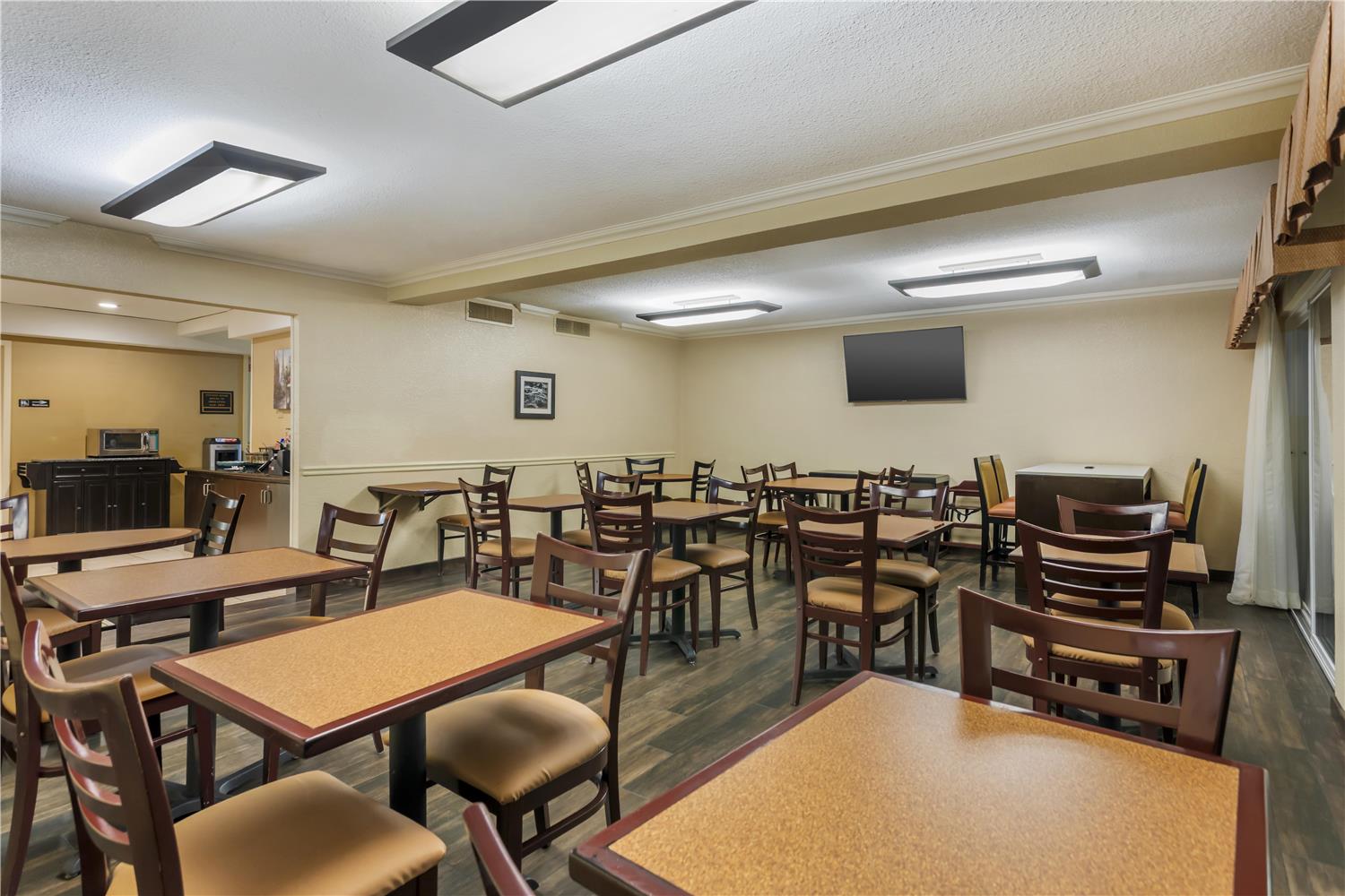 Best Western Plus Garden Court Inn 40/54