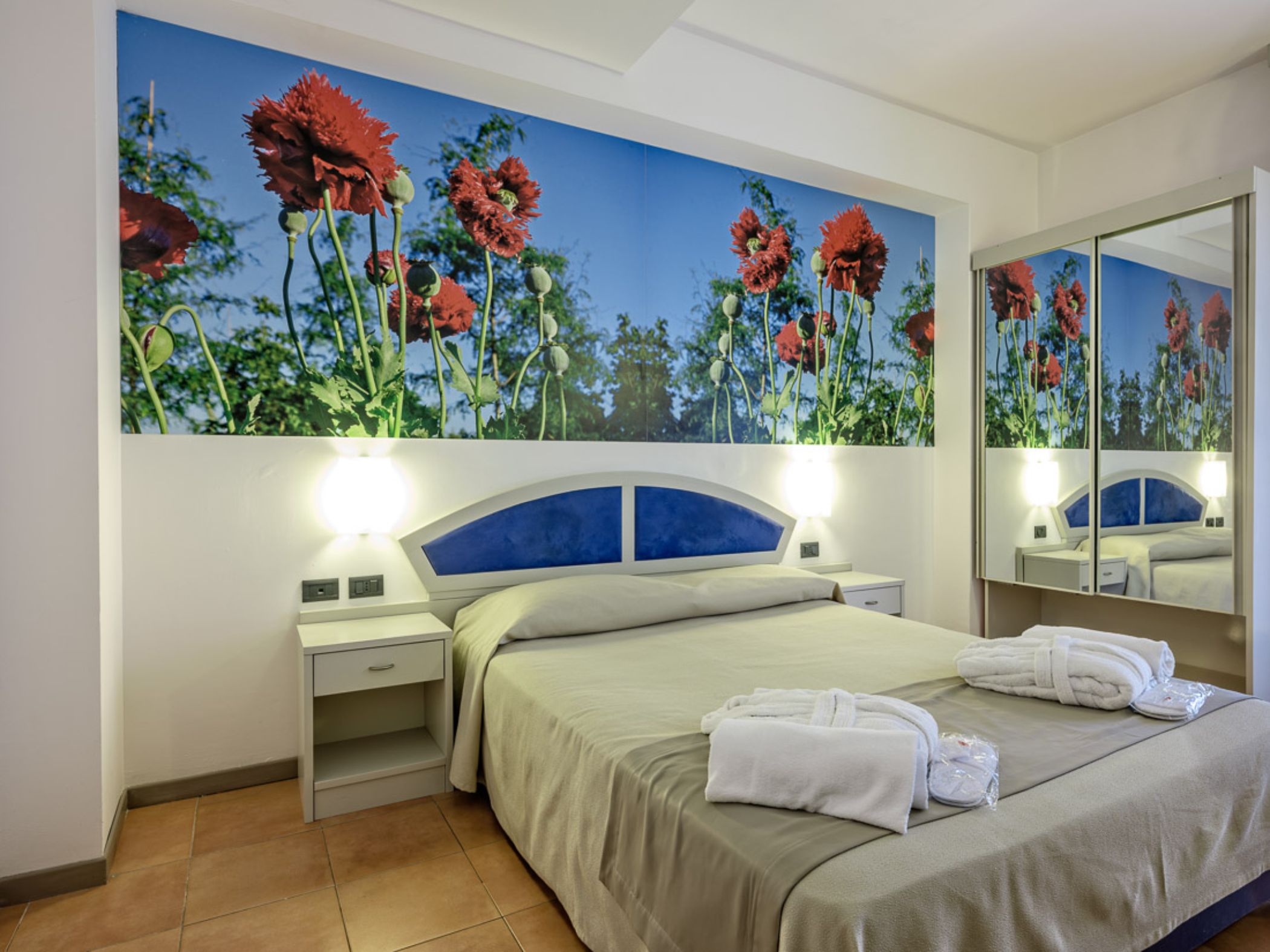 Room, Double or Twin Bed, Lateral Side Sea View, Balcony