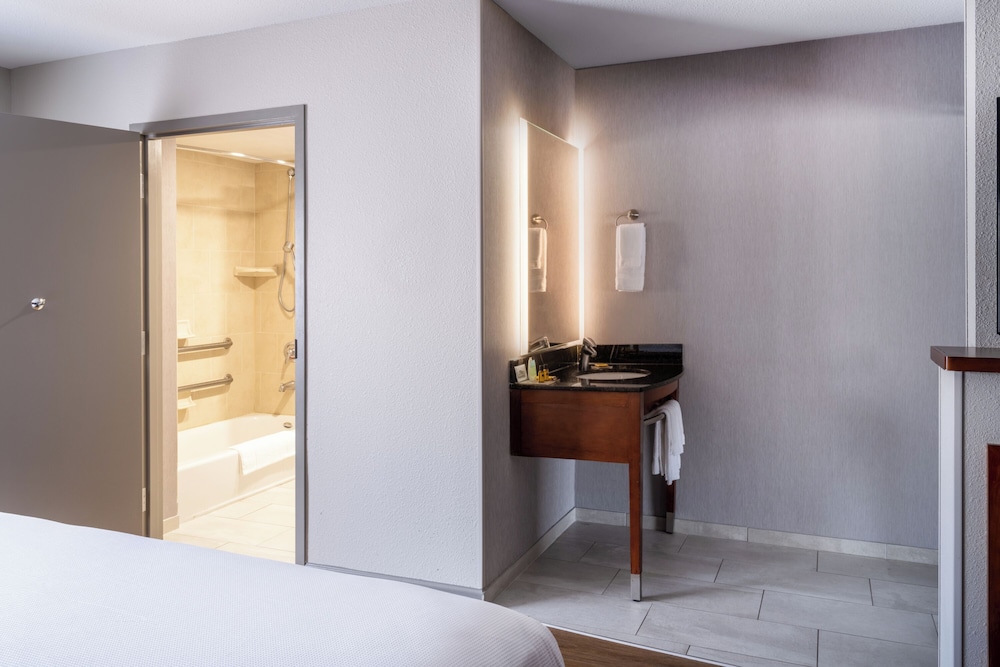Hyatt Place Santa Fe 10/72