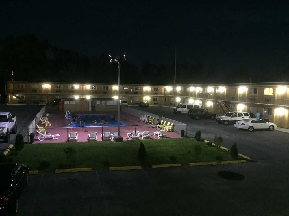 Wolf Inn Hotel 3/50