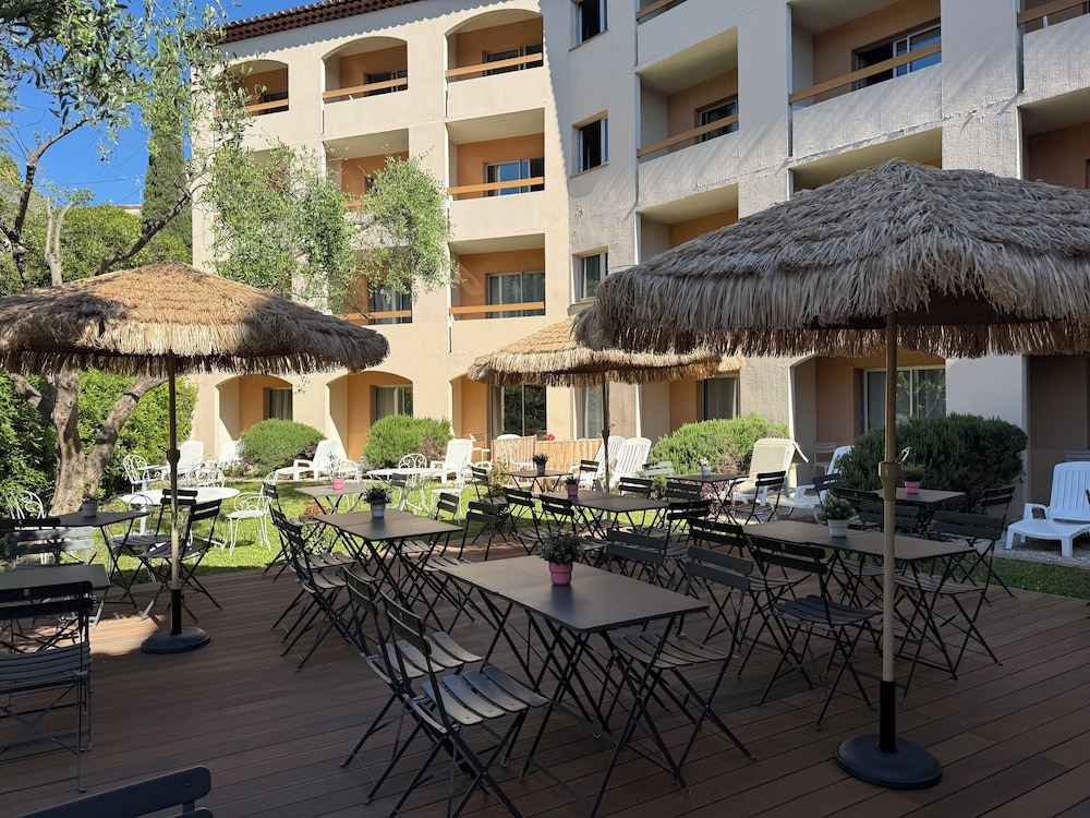 Inter Hotel Le Floreal 52/66