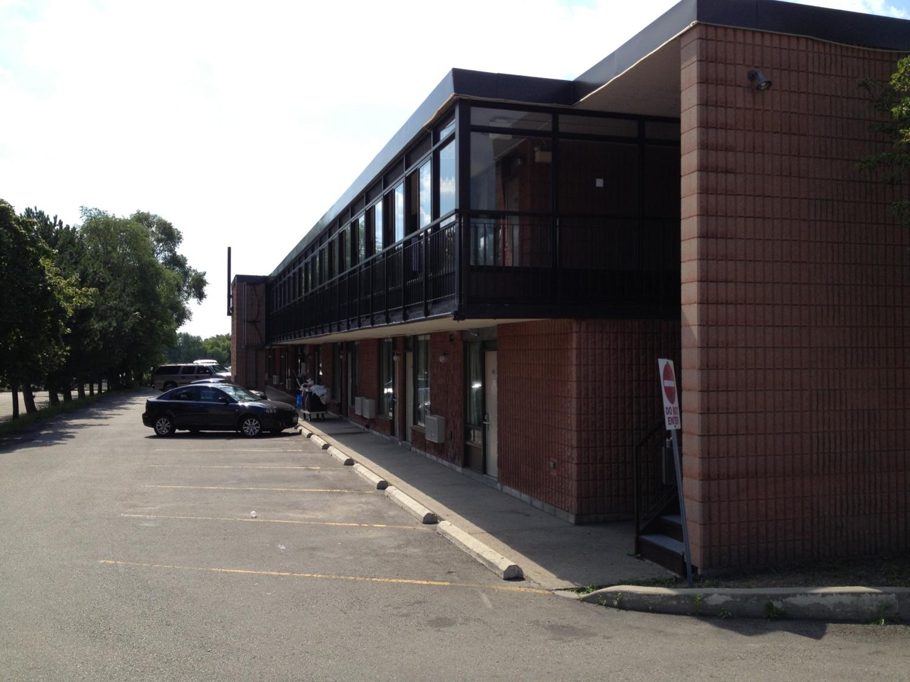 Mississauga Gate Inn 32/36