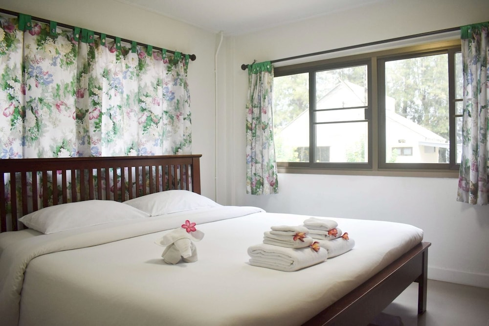 2 Bedrooms, Beach House, King and Twin Beds, Garden View