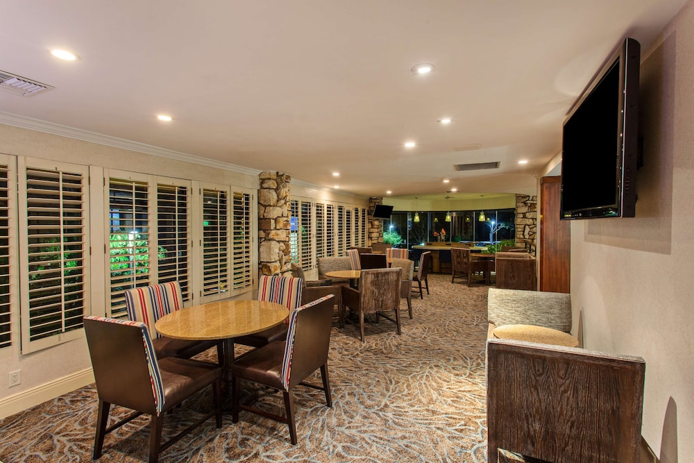 Hilton Garden Inn Monterey 48/58