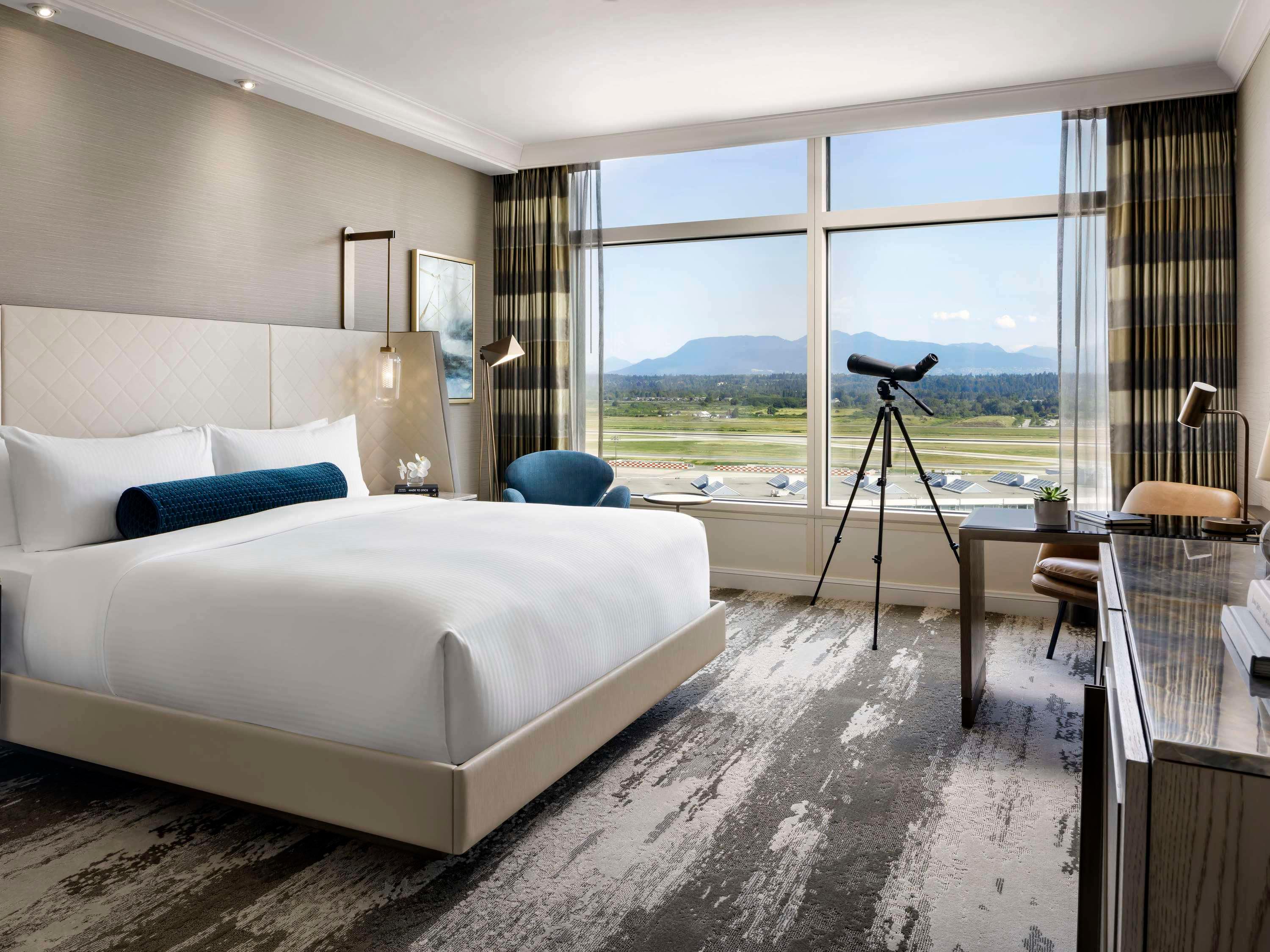 Fairmont Gold, King Bed, Lounge Access, Top Floor