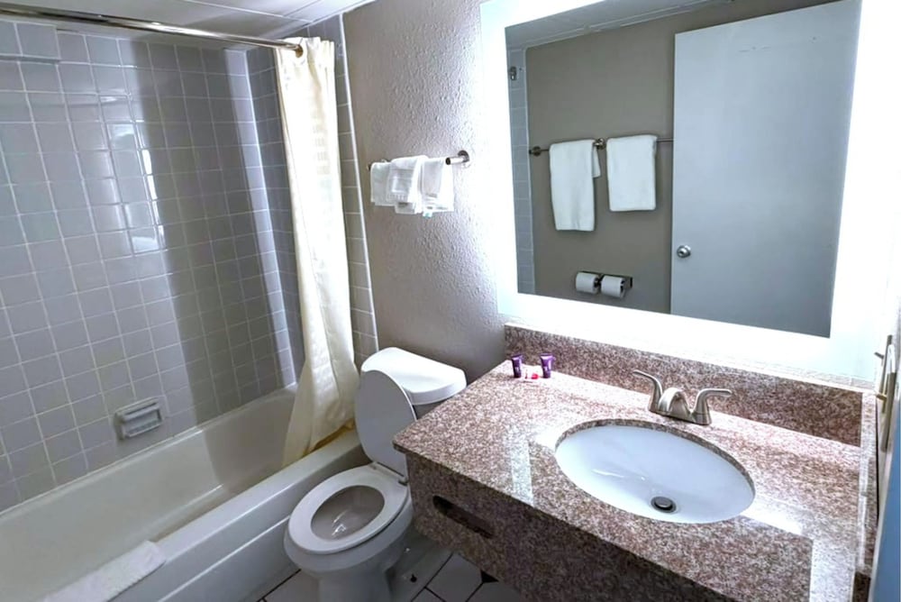 Twin City Inn & Suites Benton Harbor - St. Joseph 46/47