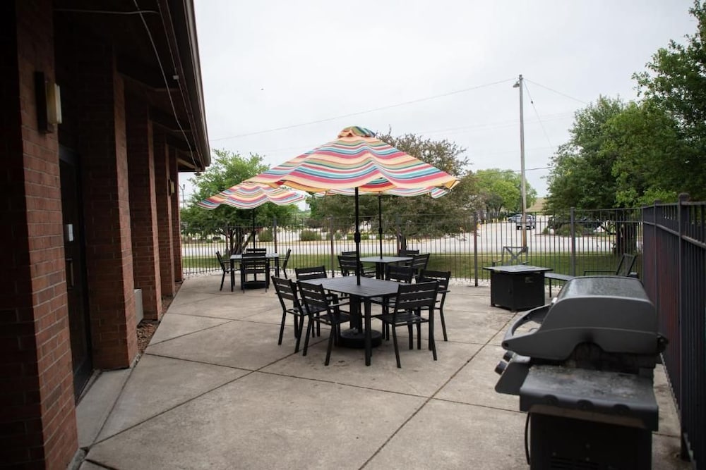 Country Hearth Inn Lomira Hotel 48/48