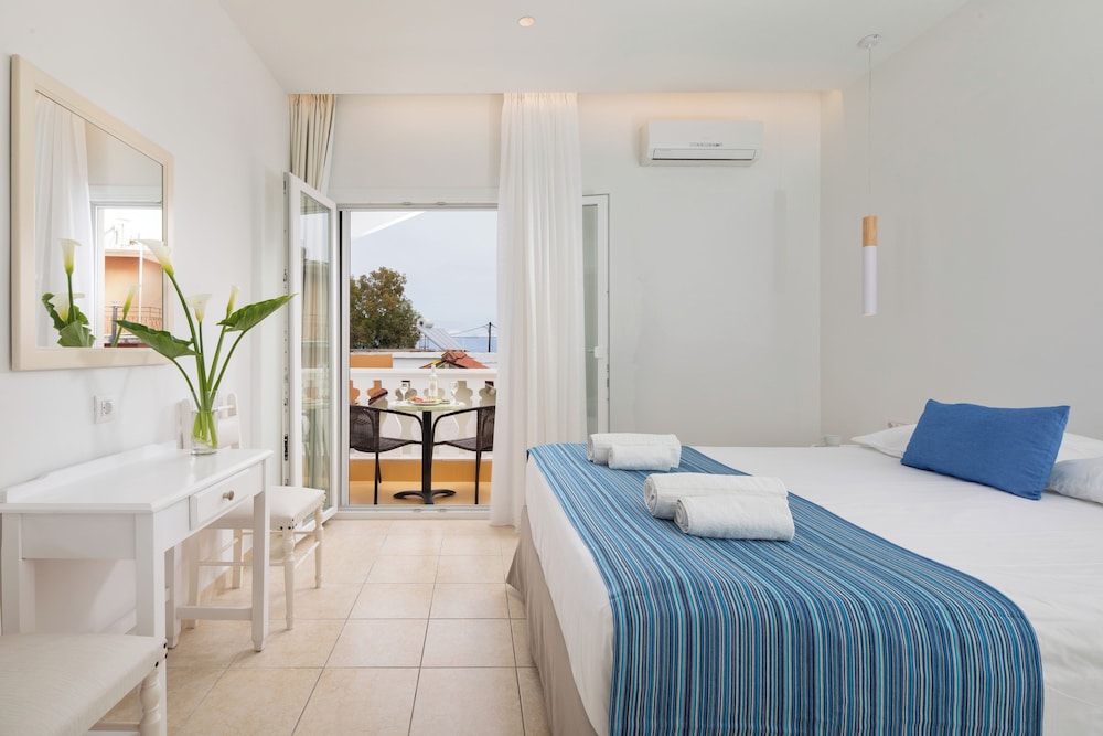 CLASSIC, TWIN BEDS, BALCONY
