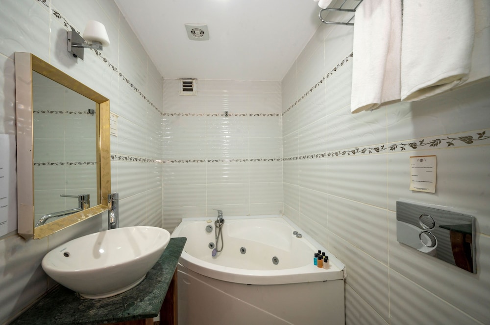 Fuat Bey Palace Hotel 41/44